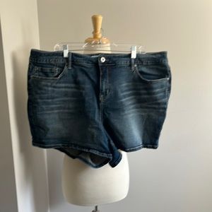 Torrid Denim Shorts Size 24